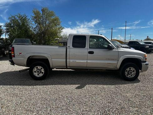 Used 2005 GMC Sierra 2500 SLT w/ Skid Plate Package image 11