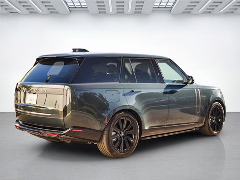 Used 2025 Land Rover Range Rover SE image 5