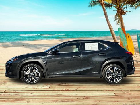 Used 2021 Lexus UX 250h image 2