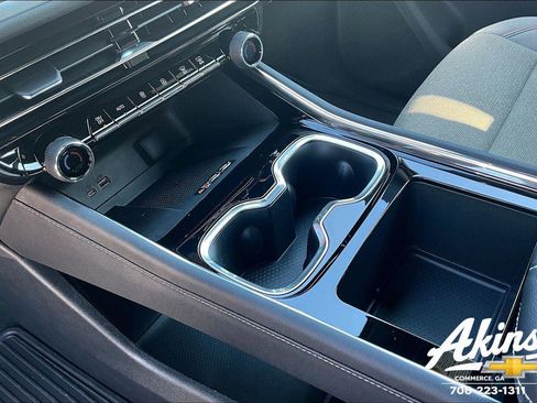 New 2026 Chevrolet Traverse LT image 12