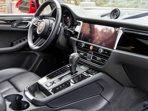 Certified 2026 Porsche Macan AWD/4WD image 63