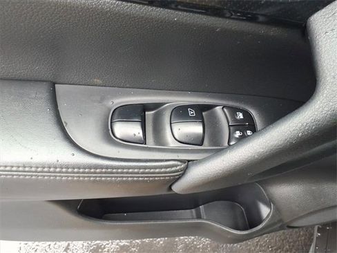 Used 2020 Nissan Rogue SL w/ Premium Package image 8