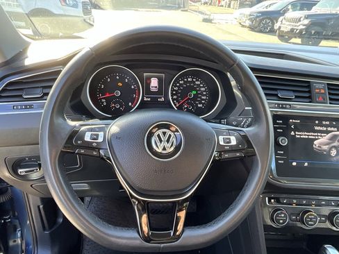 Used 2020 Volkswagen Tiguan SE w/ Panoramic Sunroof Package image 15