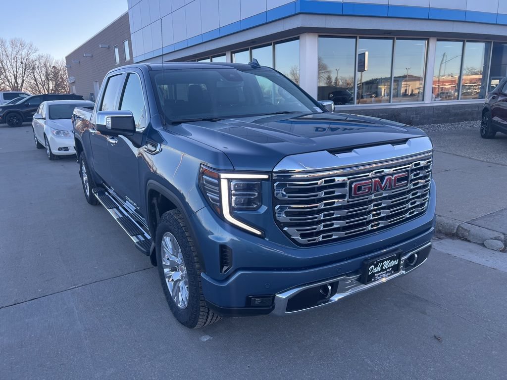 Used 2024 GMC Sierra 1500 Denali AWD/4WD image 2