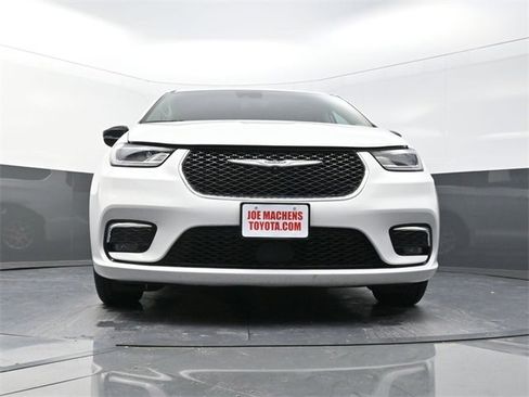 Used 2024 Chrysler Pacifica Touring-L image 26