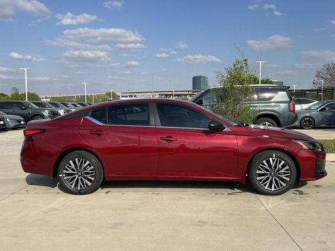 New 2026 Nissan Altima 2.5 SV image 3