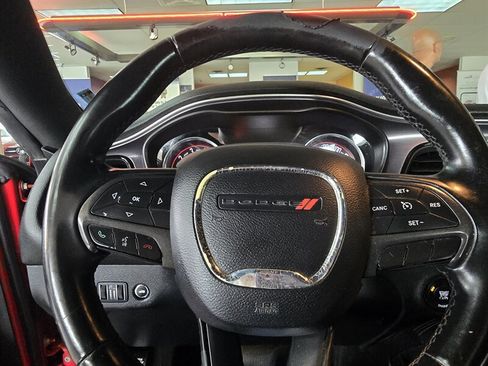 Used 2015 Dodge Challenger SXT RWD image 13