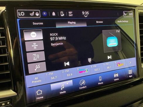 Used 2024 Chrysler Pacifica Touring-L FWD image 27