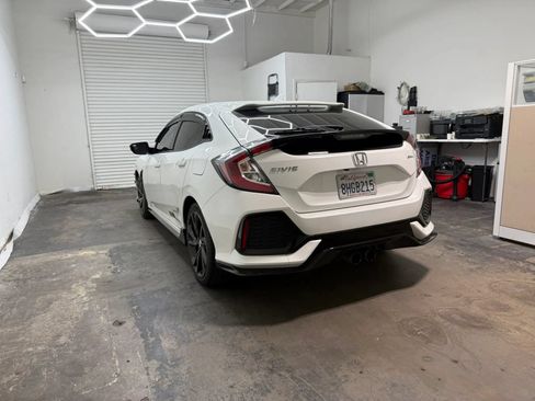 Used 2018 Honda Civic Sport image 8