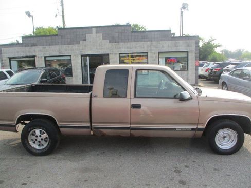 Used 1995 GMC Sierra 1500 Club Coupe 6.5-ft. Bed 2WD image 2