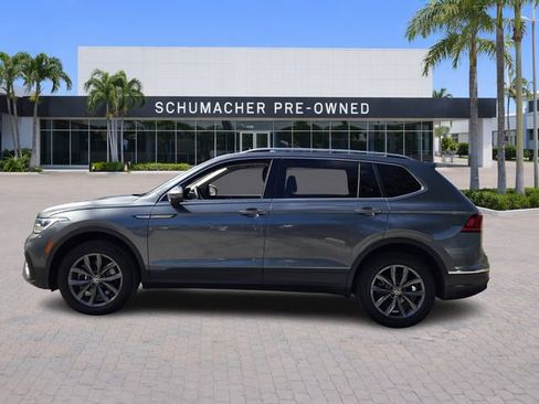 Certified 2022 Volkswagen Tiguan SE FWD image 3
