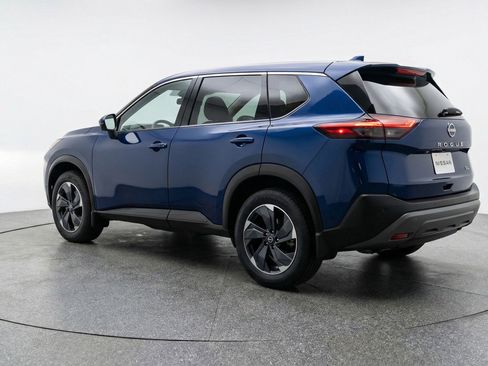 Used 2025 Nissan Rogue SV image 6