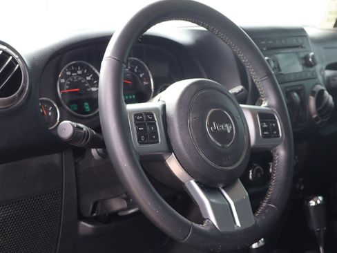 Used 2018 Jeep Wrangler Sport AWD/4WD image 18