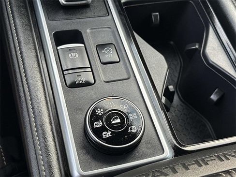 Used 2023 Nissan Pathfinder SL image 15