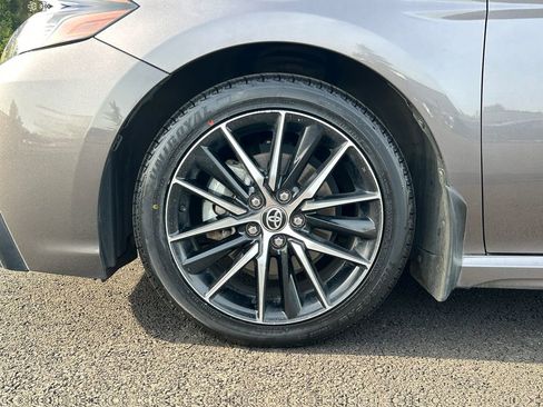 Used 2024 Toyota Camry SE AWD/4WD image 4