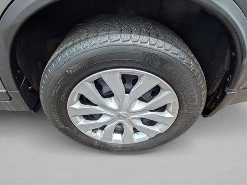 Used 2015 Nissan Rogue S AWD/4WD image 9