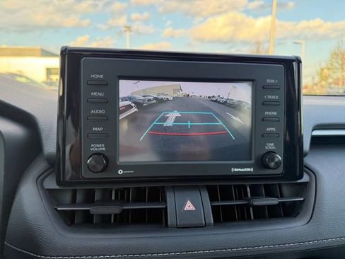 Used 2021 Toyota RAV4 XLE w/ Convenience Package image 18