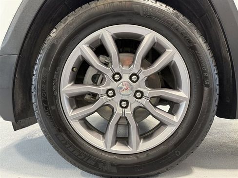 Used 2024 GMC Terrain SLT image 8