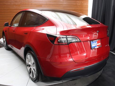 Used 2022 Tesla Model Y Long Range AWD/4WD image 9