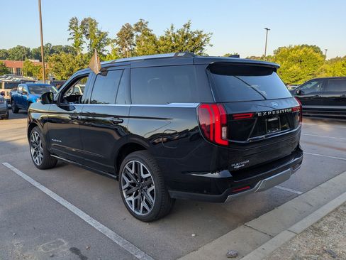 Certified 2025 Ford Expedition Platinum w/ Platinum Ultimate Package AWD/4WD image 6