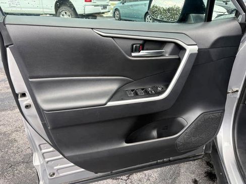 Used 2025 Toyota RAV4 XLE AWD/4WD image 21