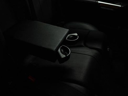 Used 2022 Mercedes-Benz GLB 250 w/ Premium Package Lite image 13