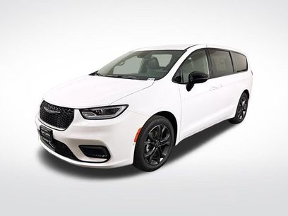 New 2026 Chrysler Pacifica Select