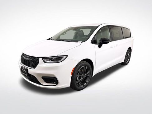 New 2026 Chrysler Pacifica Select image 3