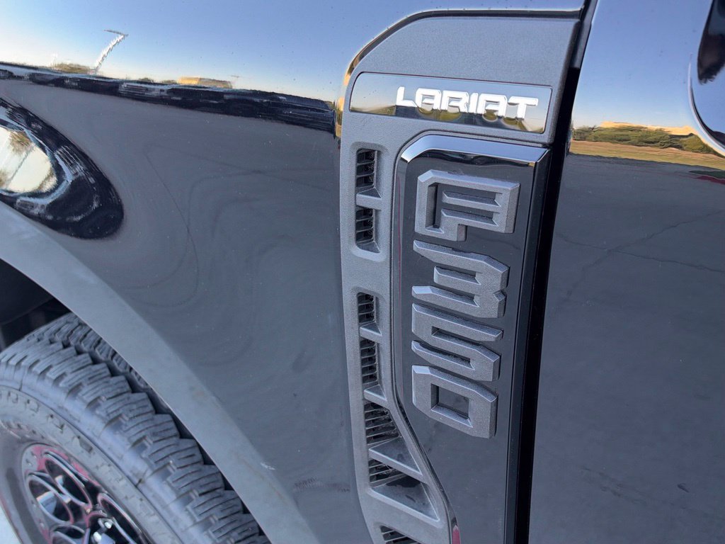 New 2026 Ford F350 Lariat w/ Black Appearance Package AWD/4WD image 9