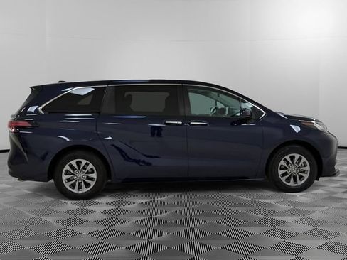 Used 2022 Toyota Sienna XLE FWD image 6
