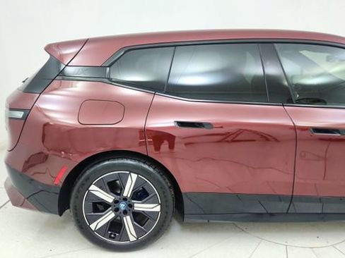 Used 2023 BMW iX xDrive50 w/ Premium Package image 7