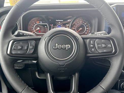 Used 2026 Jeep Wrangler Unlimited Rubicon AWD/4WD image 44