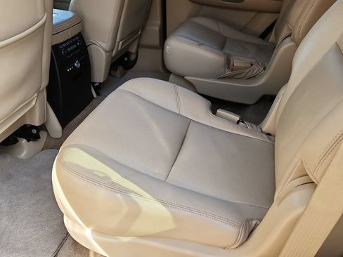 Used 2013 Cadillac Escalade Luxury AWD/4WD image 9