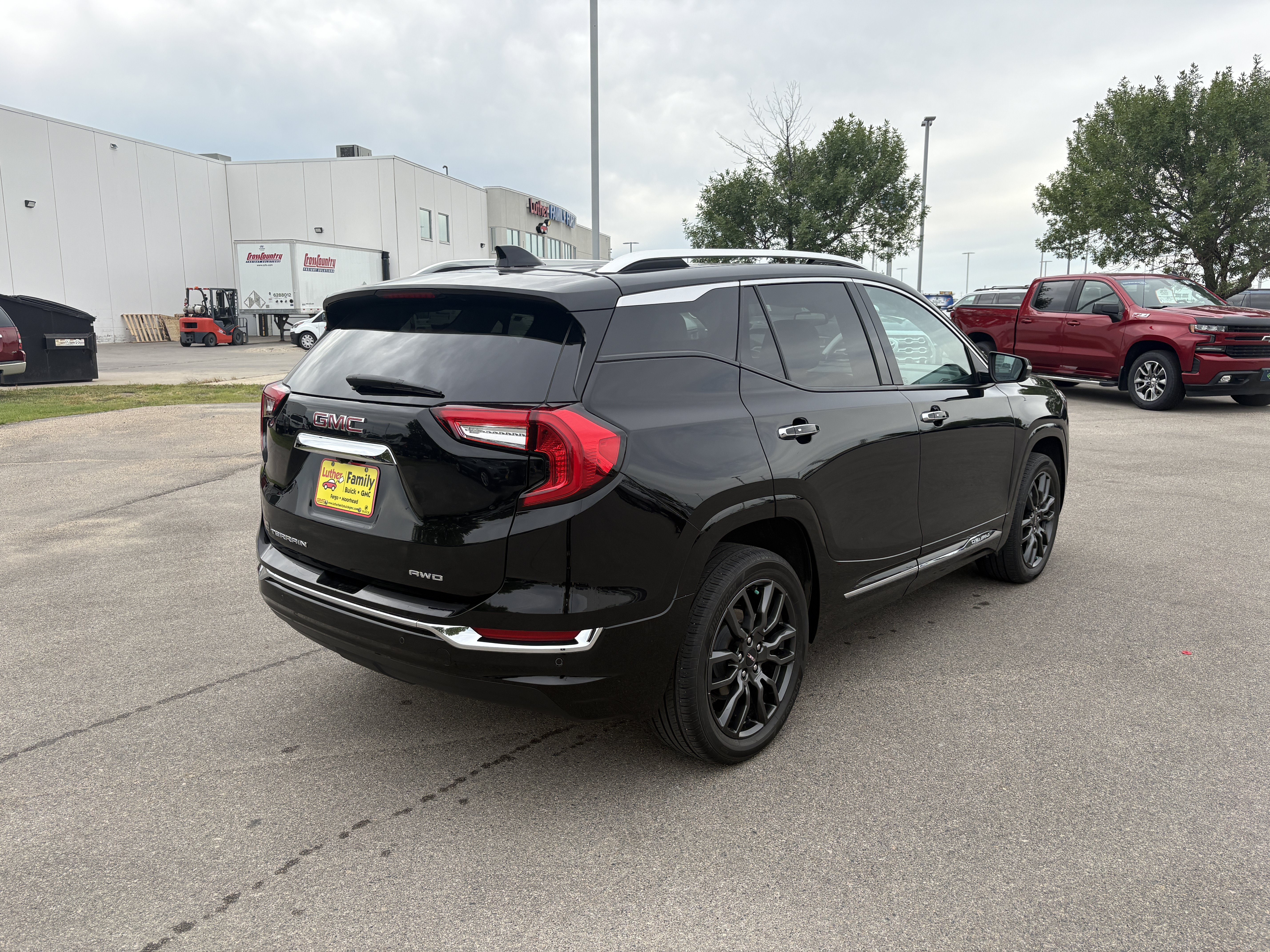 Used 2022 GMC Terrain Denali w/ Black Diamond Edition AWD/4WD image 6