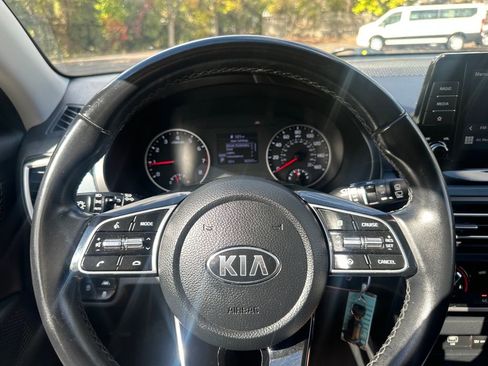 Used 2021 Kia Seltos S image 19