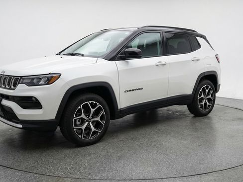 Used 2025 Jeep Compass Limited AWD/4WD image 3