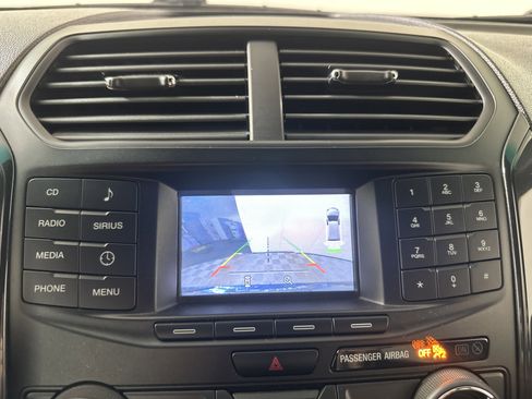 Used 2017 Ford Explorer XLT image 16