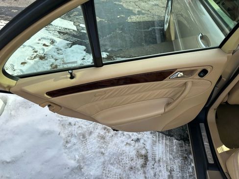 Used 2001 Mercedes-Benz C 320 Sedan image 33