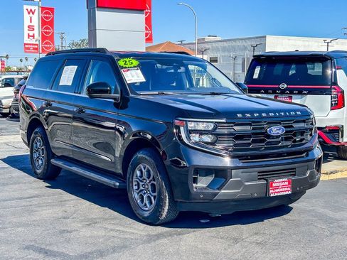 Used 2025 Ford Expedition Active RWD image 4