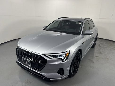 Used 2022 Audi e-tron Premium w/ Convenience Plus Package AWD/4WD image 25