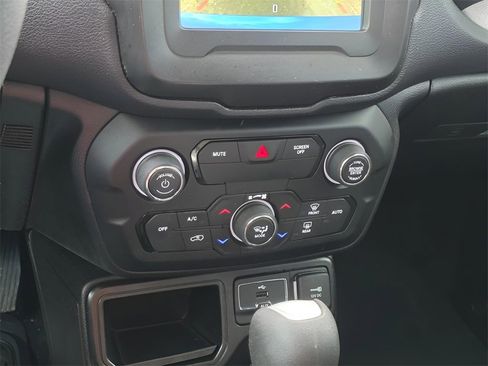 Used 2020 Jeep Renegade Sport image 23