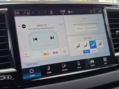 Used 2025 Chrysler Pacifica Select FWD image 32