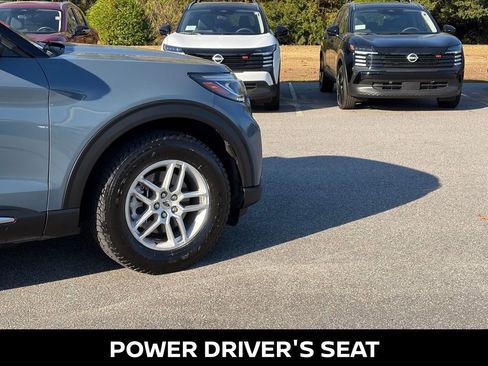 Used 2025 Ford Explorer Active image 10