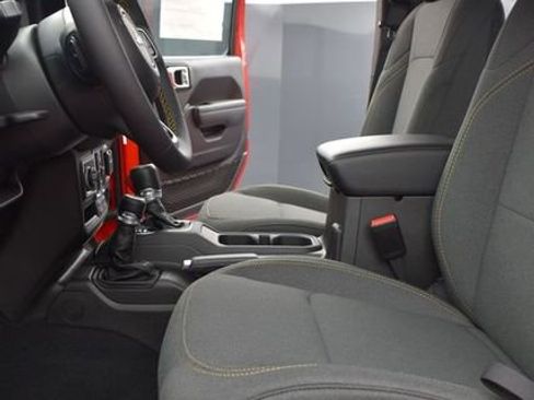 Used 2024 Jeep Gladiator Sport image 9