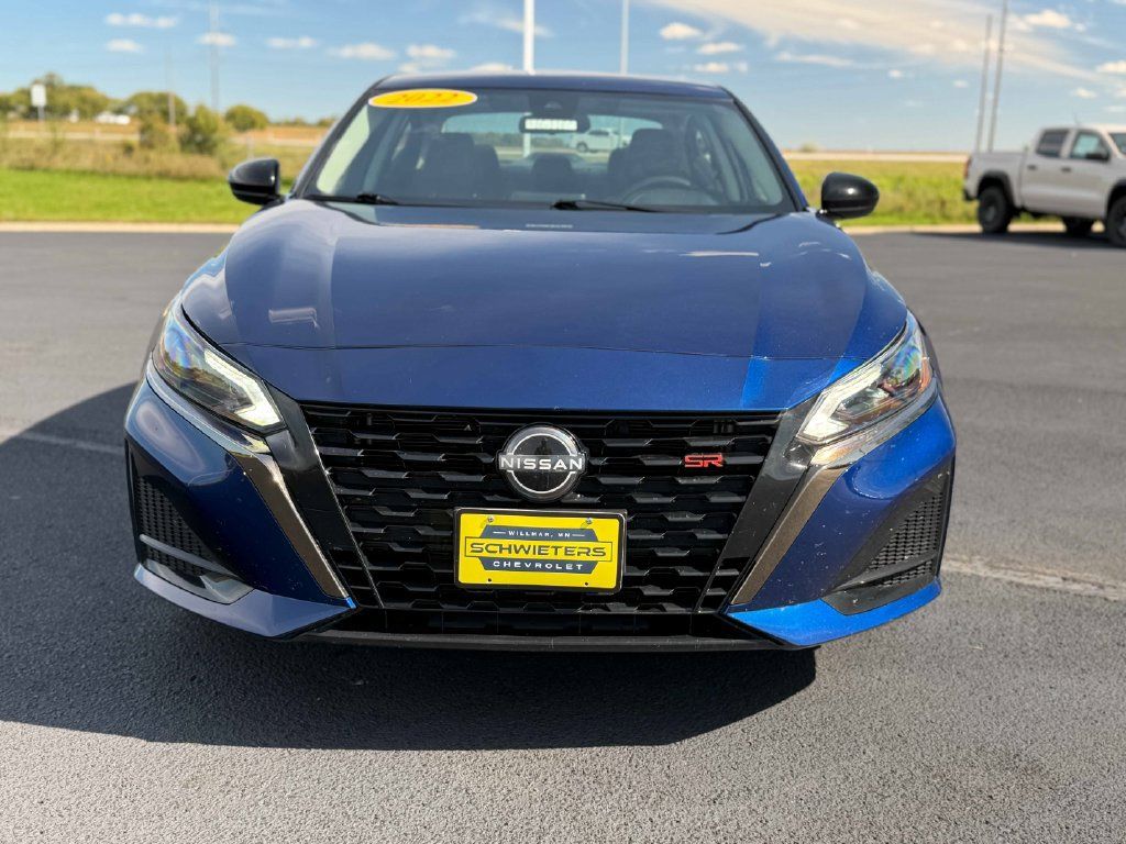 Used 2024 Nissan Altima 2.5 SR FWD image 2