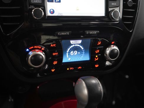 Used 2015 Nissan Juke SL FWD image 22