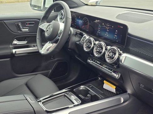 New 2026 Mercedes-Benz GLB 250 4MATIC image 29
