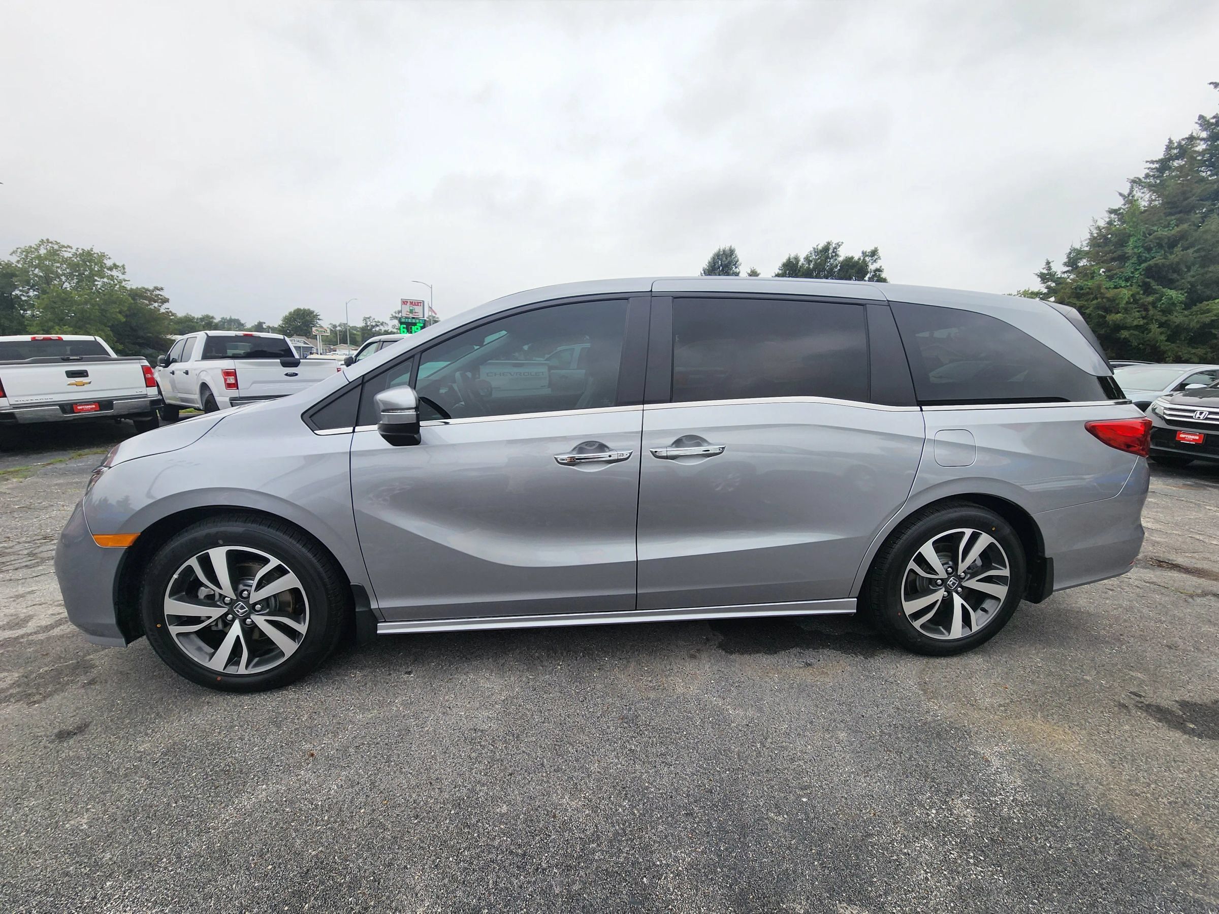 Used 2023 Honda Odyssey Touring image 4