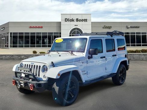 Used 2018 Jeep Wrangler Unlimited Sahara w/ Connectivity Group AWD/4WD image 2