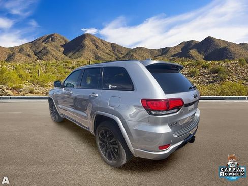 Used 2021 Jeep Grand Cherokee Laredo X AWD/4WD image 3